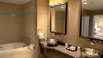 Chairman Suite | Bathroom | Free toiletries, hair dryer, towels