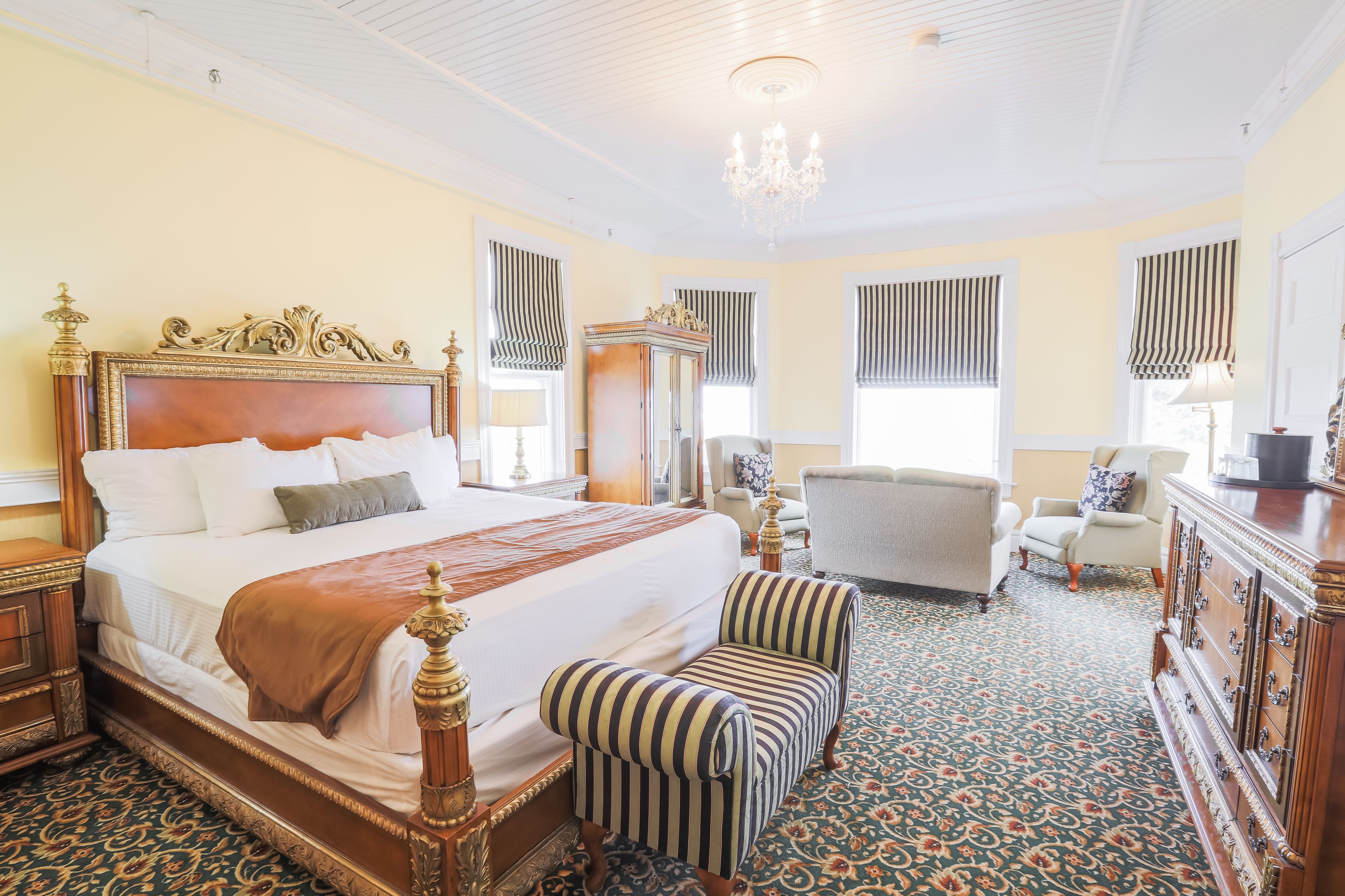 King Suite | Premium bedding, individually decorated, iron/ironing board