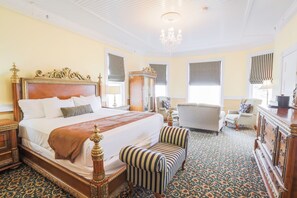 King Suite | Sengetøy av topp kvalitet, individuelt dekorert og strykejern/-brett