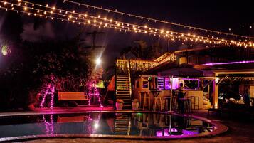 Lunch and dinner served