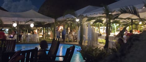 DĂźner et souper servis sur place