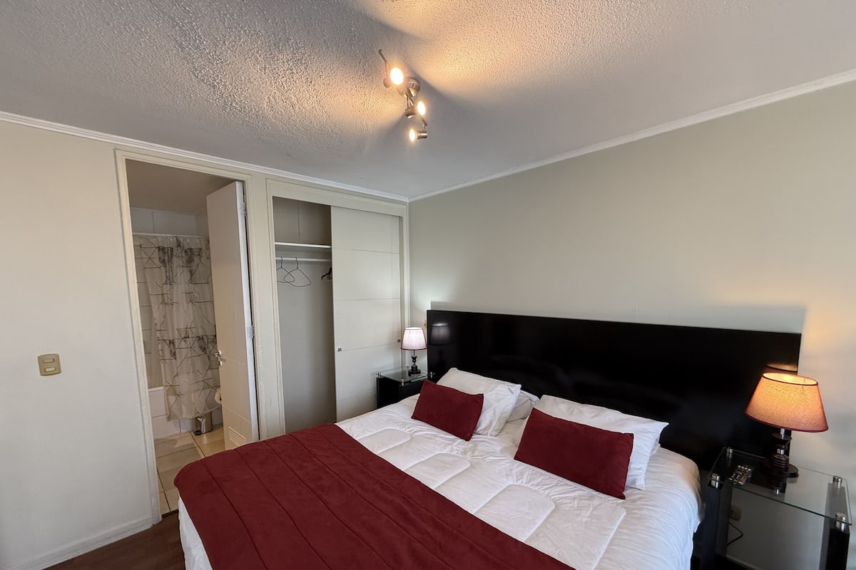 Standard Apartment | Gebar bulu kapas, peti besi dalam bilik