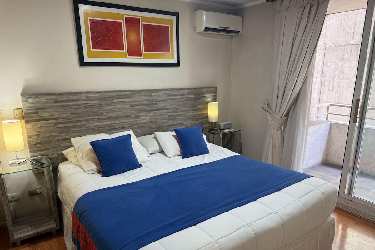 Apartment, 1 Bedroom | Gebar bulu kapas, peti besi dalam bilik