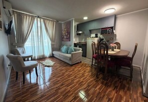 Apartment, 2 Bedrooms (6 pax) | Living area | 42-inch LCD TV with cable channels, TV, Netflix - Vr Suite Santiago (Santiago)