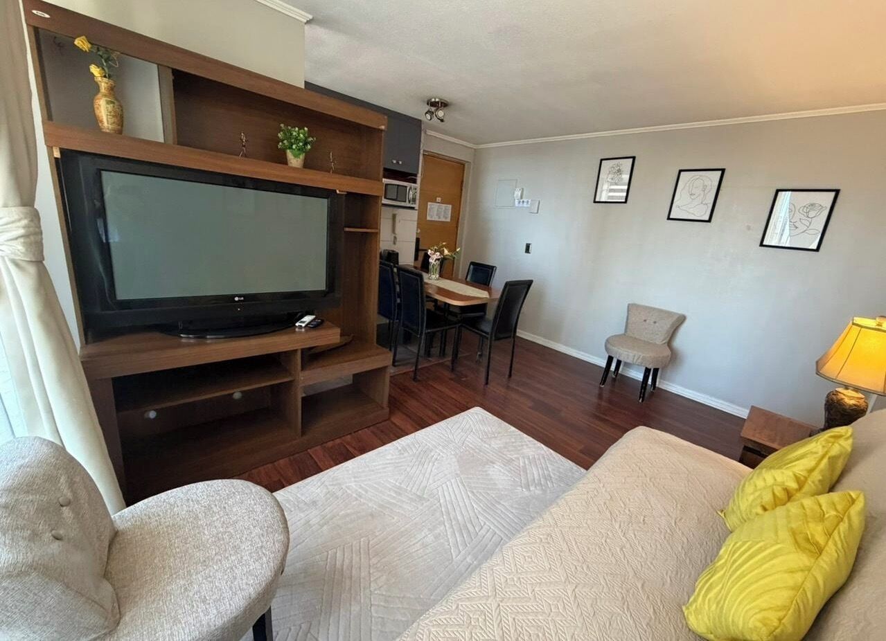 Superior Apartment, 2 Bedrooms, Balcony (5 people) | Living area | 43-inch Smart TV with cable channels, Netflix, pay movies