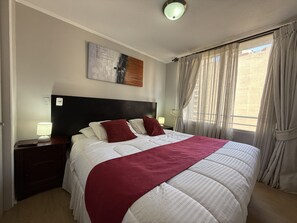 Apartamento, 2 habitaciones (5 people) | Edredones de plumas, caja fuerte, mobiliario individual y escritorio
