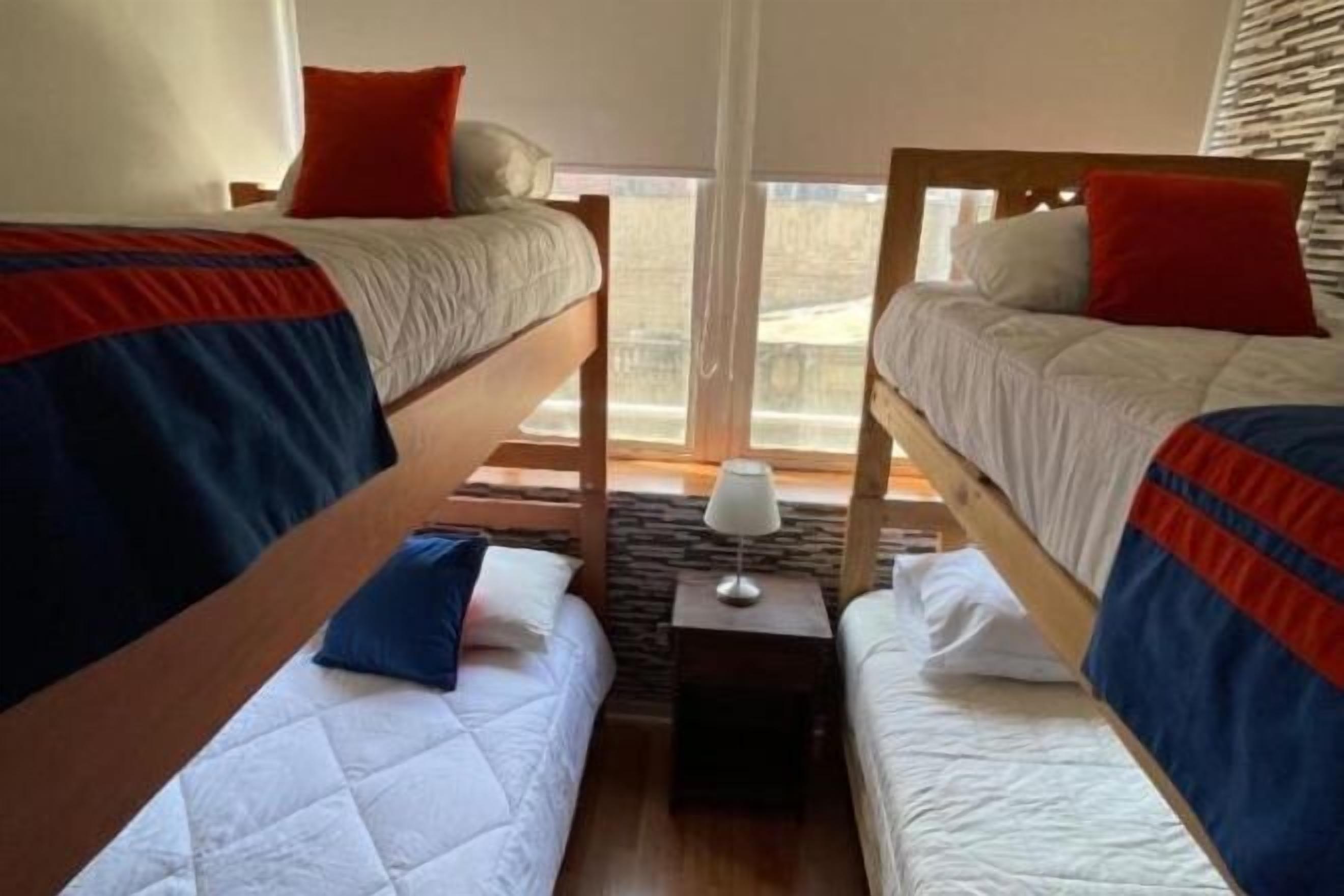 羽绒被、客房内保险箱、特色家居、办公桌