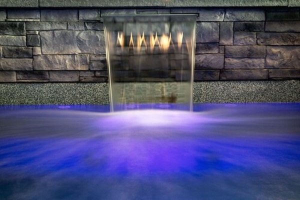Indoor spa tub