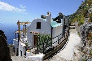 Front of property - La Casa del Melograno (Furore)