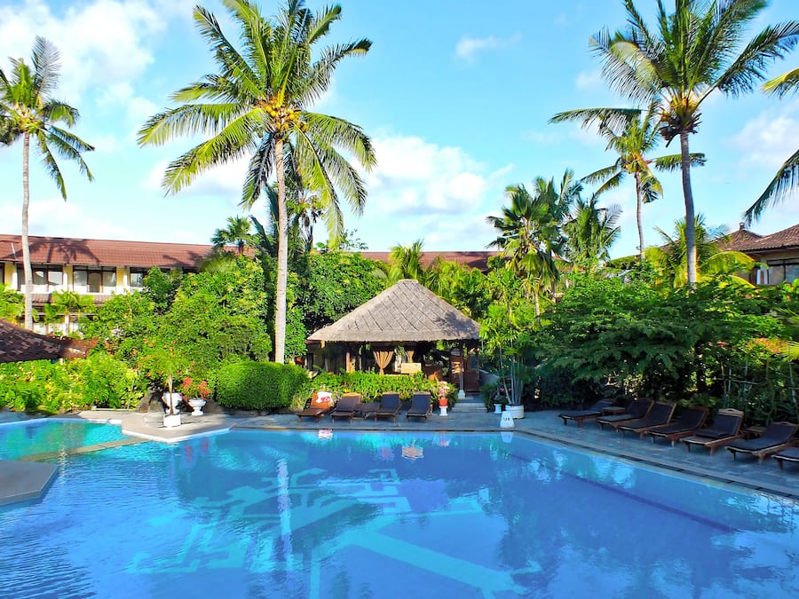 Outdoor pool, sun loungers