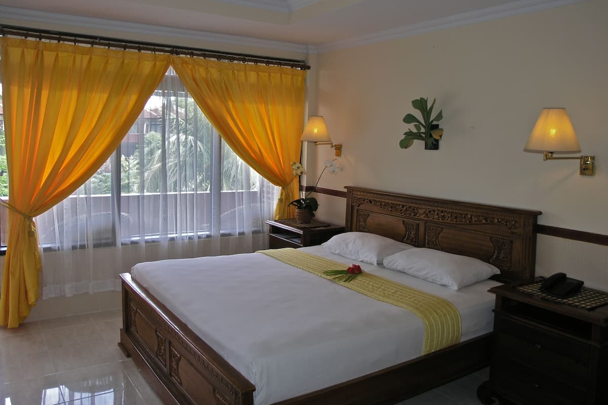 In-room safe, desk, soundproofing, free WiFi