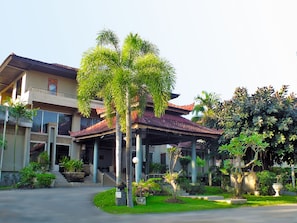 Front of property - Palm Beach Hotel Bali (Kuta)