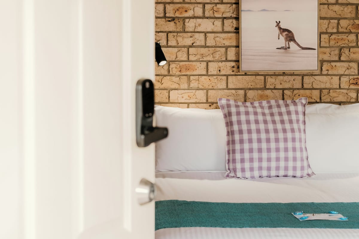 Premium bedding, pillow-top beds, minibar, in-room safe