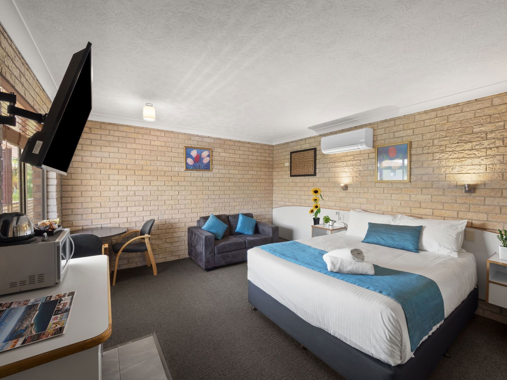 고급 침구, 필로우탑 침대, 미니바, 객실 내 금고