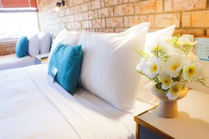 家庭房 (Motel) | 高档床上用品、加厚床垫、迷你吧、客房内保险箱