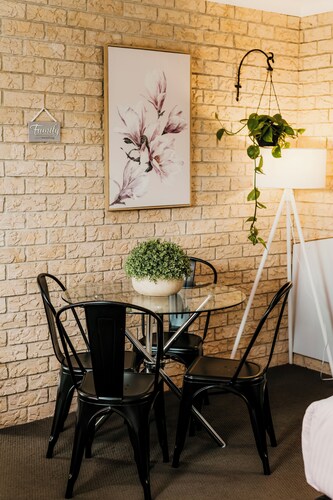 Kennedy Drive Boutique Motel - Close To City Centre & Airport