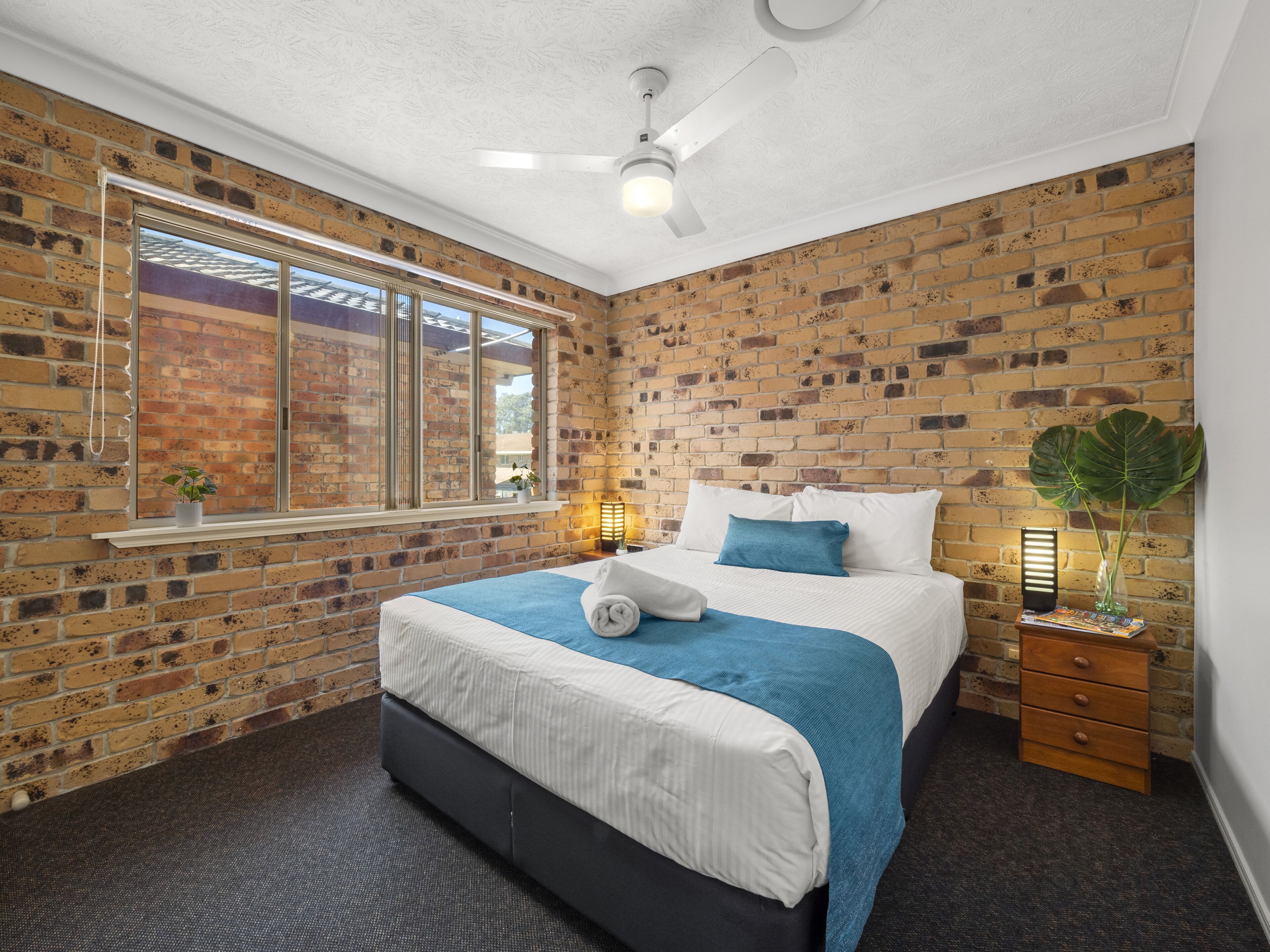 고급 침구, 필로우탑 침대, 미니바, 객실 내 금고