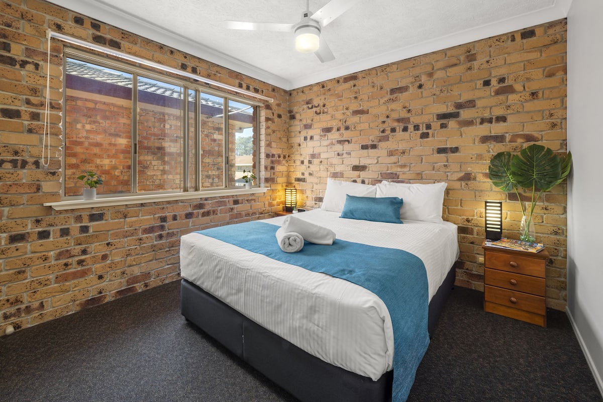 Premium bedding, pillow-top beds, minibar, in-room safe