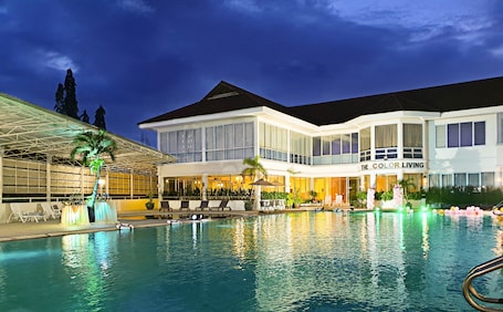 Outdoor pool, sun loungers