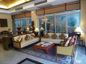 Lobby sitting area - De Arni Hotel Bangkok (Bangkok)
