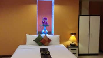1 bedroom, in-room safe, blackout curtains, free WiFi