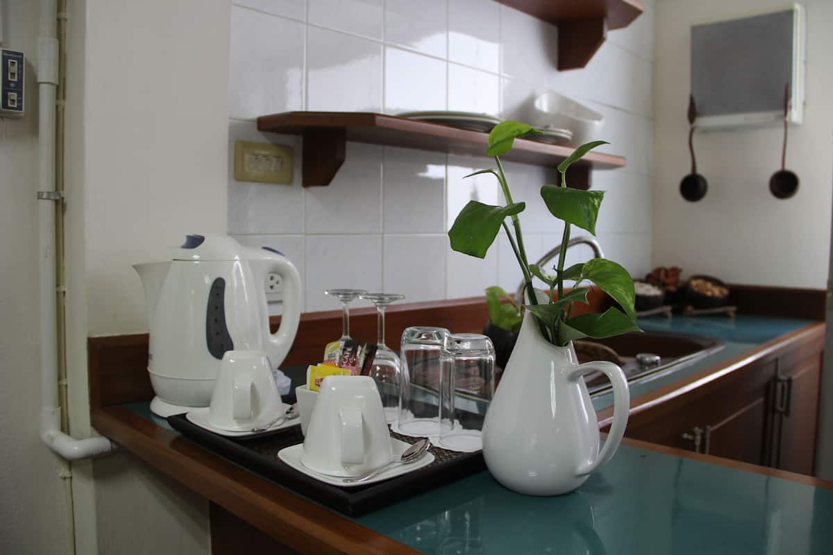 Chambre Familiale | Cuisine privée | Réfrigérateur, micro-ondes, cafetière/bouilloire, bouilloire électrique