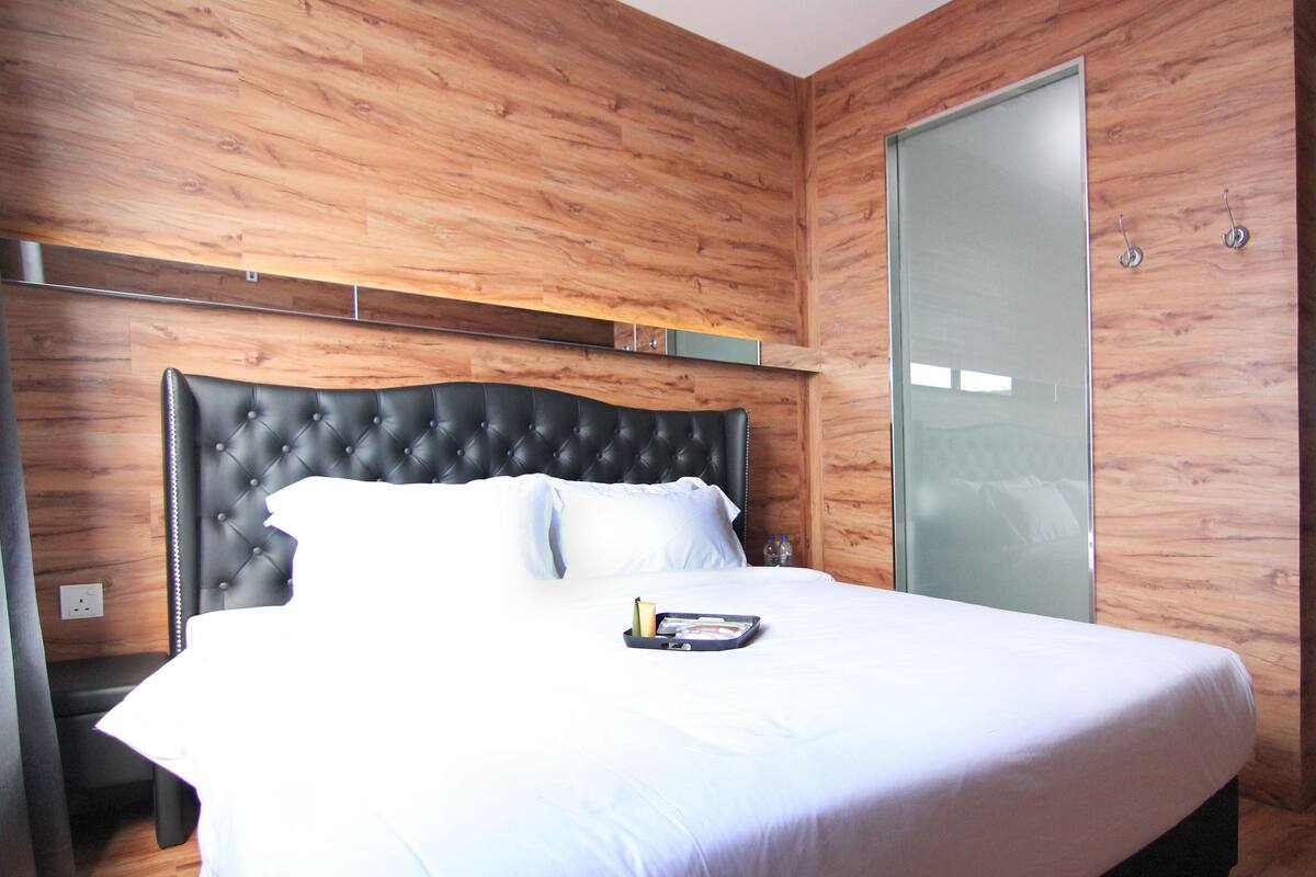 Executive King Room | Soundproofing, iron/ironing board (on request), WiFi (free)