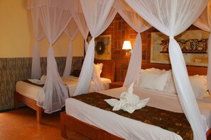 Desk, rollaway beds, free WiFi, bed sheets - Man's Cottages and Spa (Pemuteran)