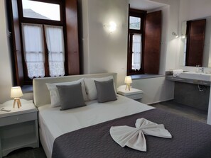 Apartment | Verdunkelungsvorhänge, schallisolierte Zimmer, Bügeleisen/Bügelbrett
