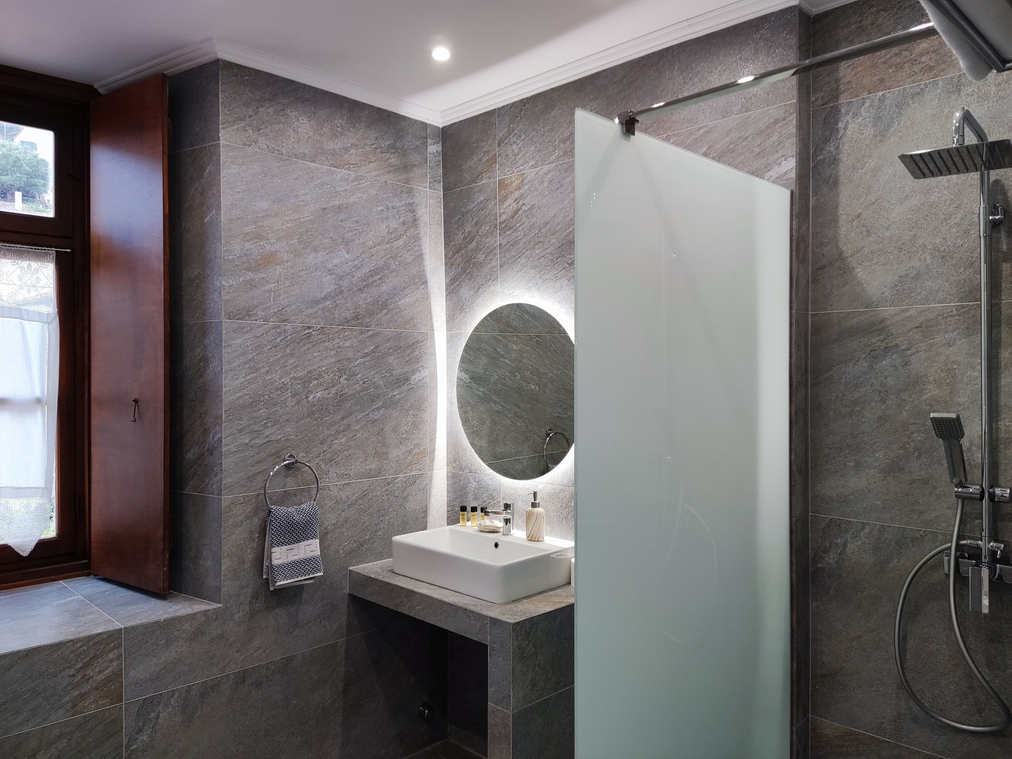 apartment | bathroom | free toiletries, hair dryer, towels