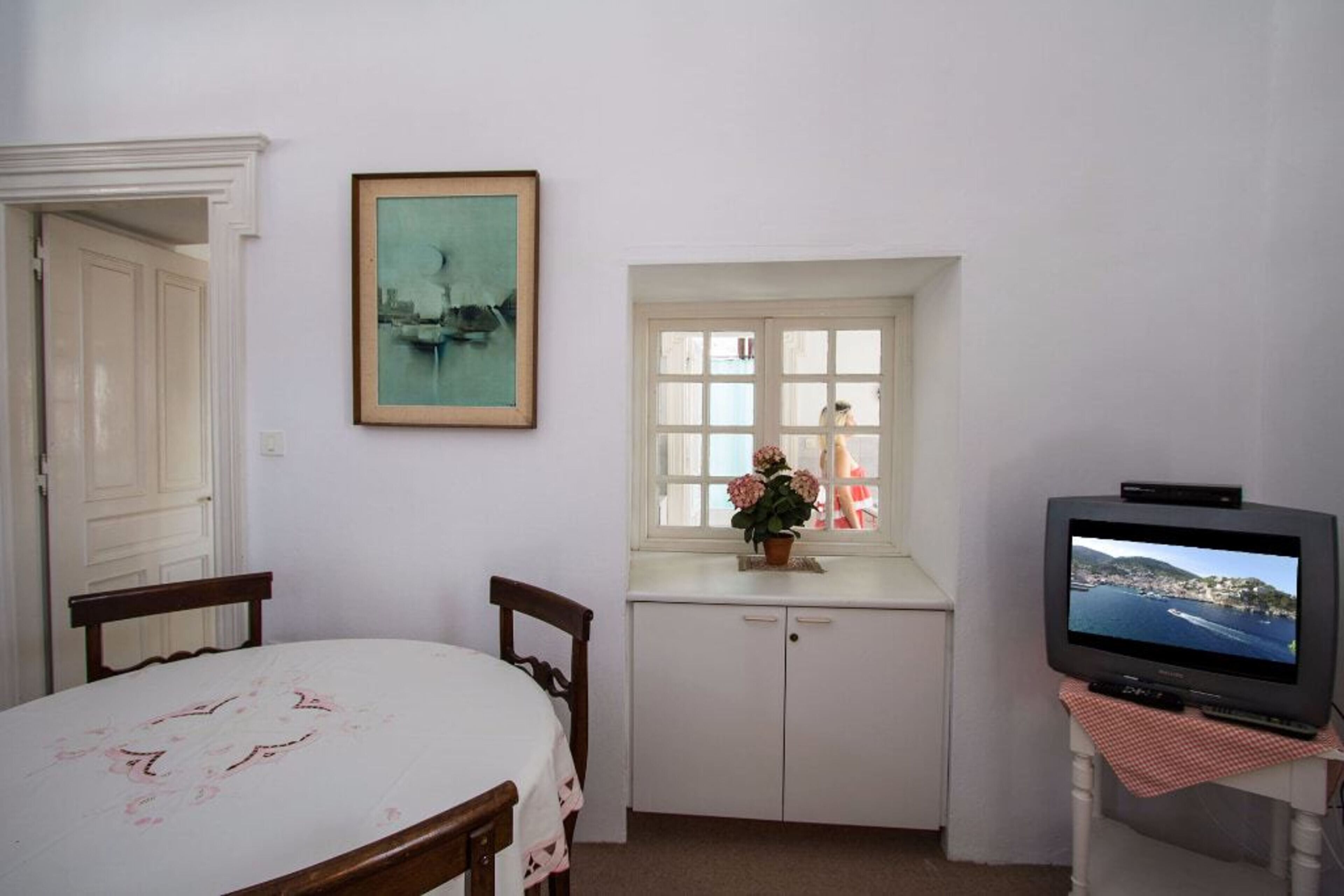 basic apartment | blackout curtains, soundproofing, iron/ironing board, free wifi