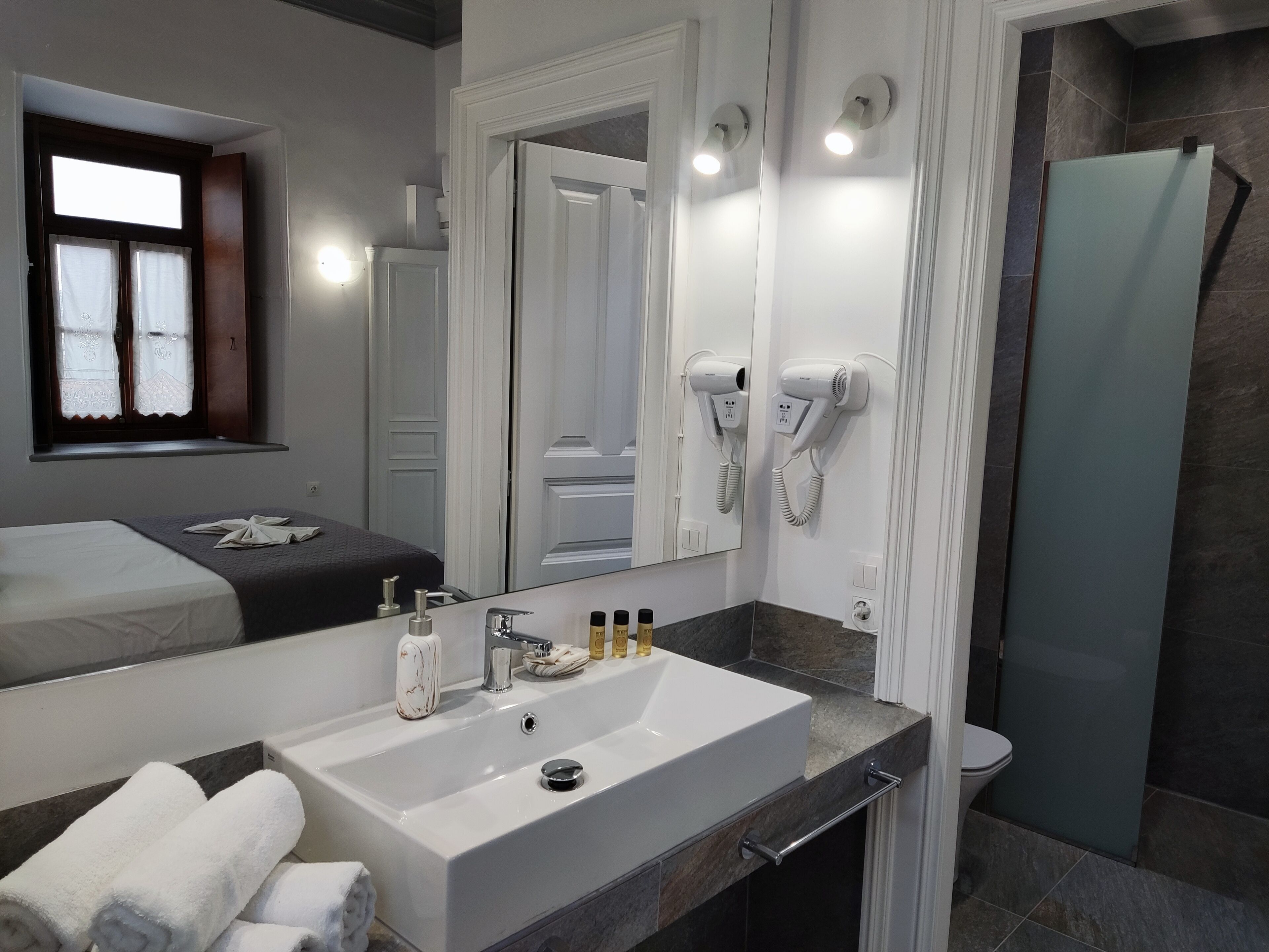 apartment | bathroom | free toiletries, hair dryer, towels