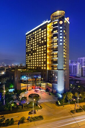 المنشأة من الخارج