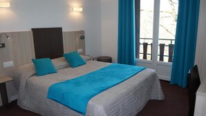 Premium bedding, desk, iron/ironing board (on request), WiFi (free) - Hôtel Robinson (Auch)