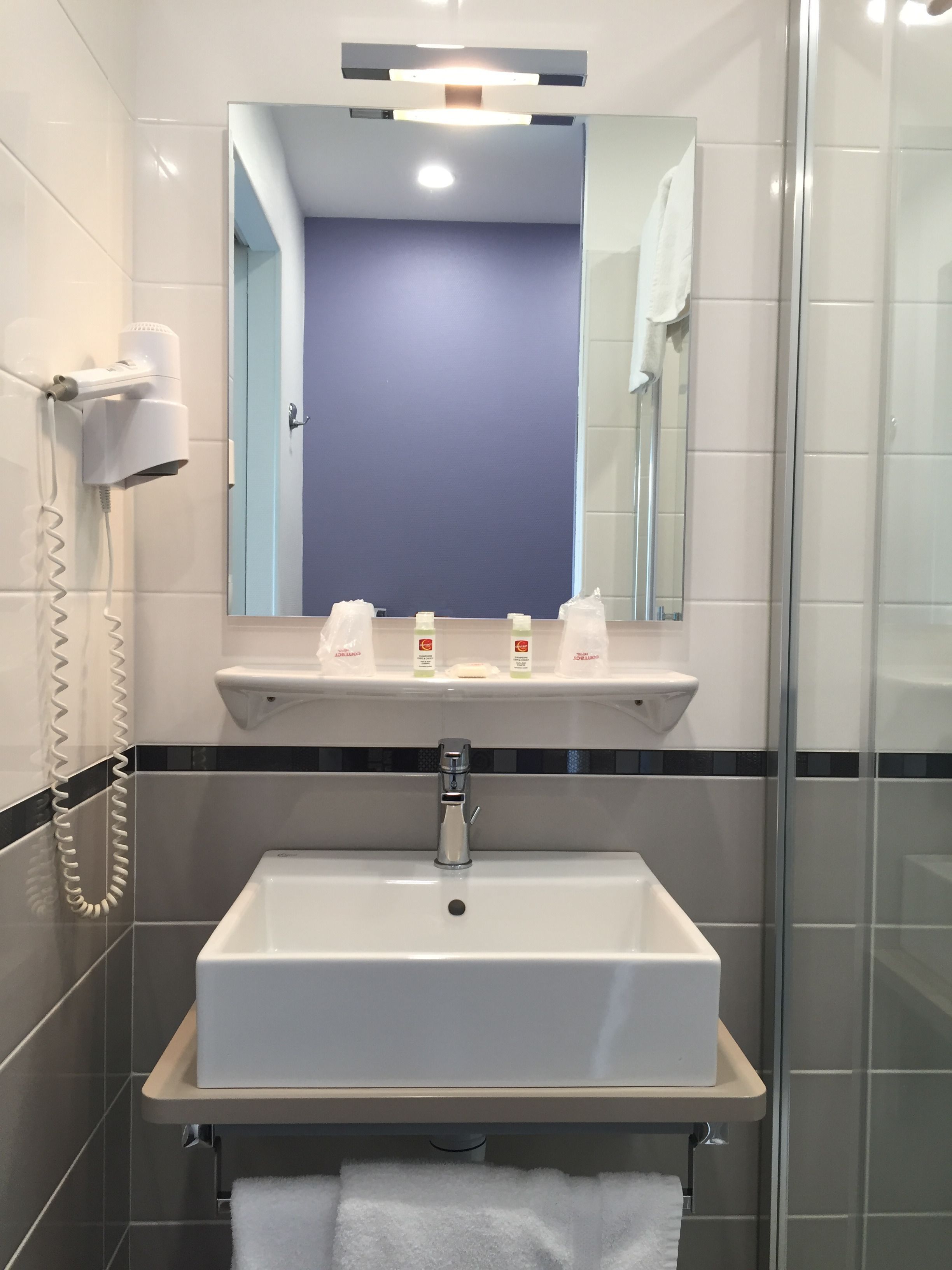 superior double room, balcony | bathroom | hair dryer, towels