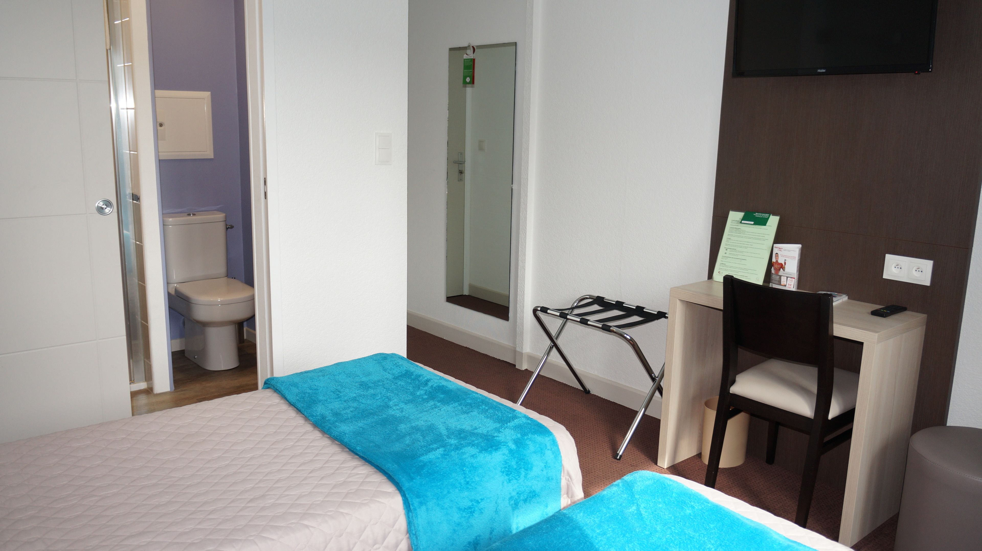 twin room | 1 bedroom, premium bedding, desk, iron/ironing board