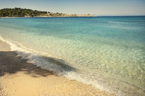 Vlak bij het strand, een strandbar