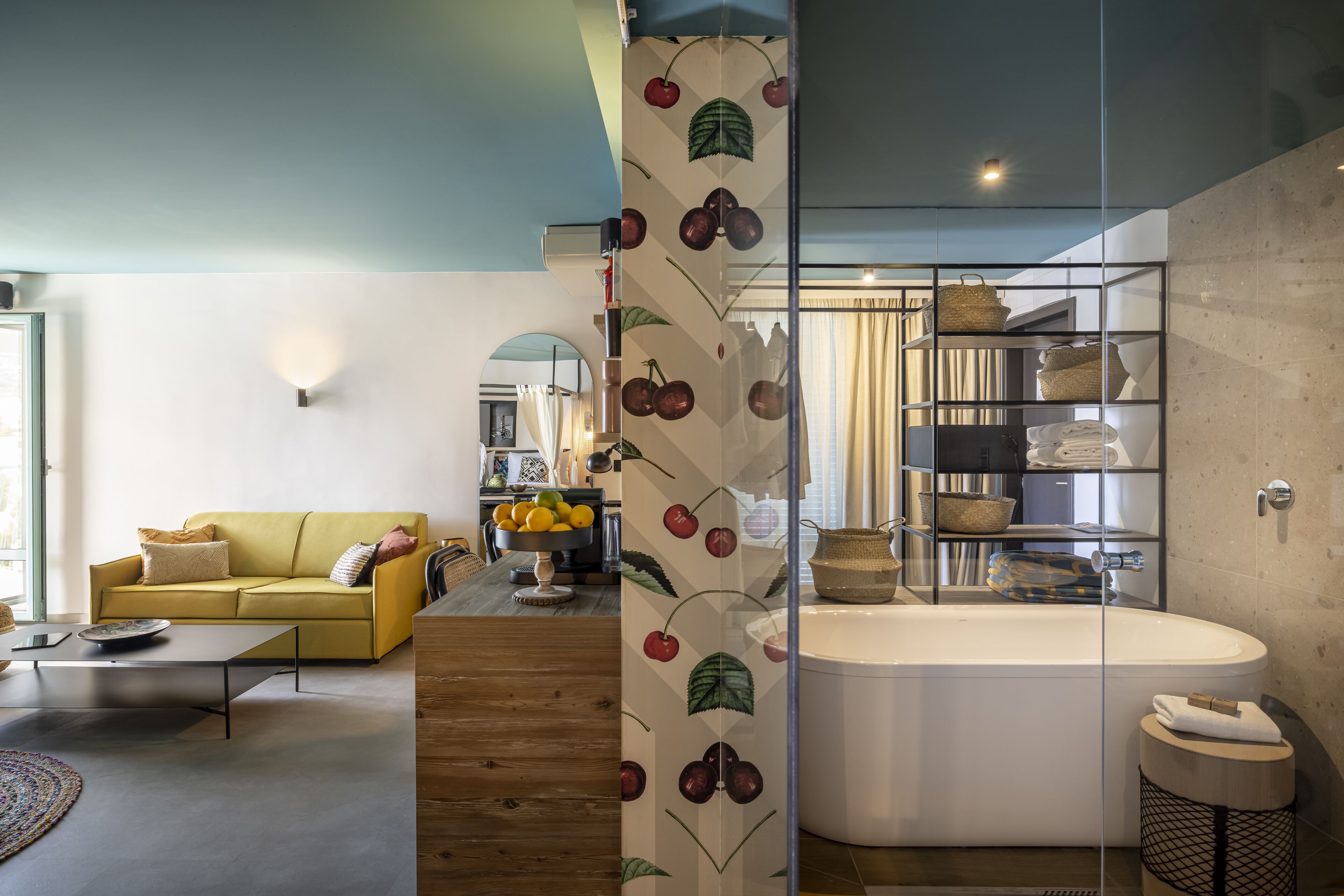 cherry on top [placessuite] for 3 seaview | deep-soaking bathtub