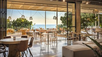 Breakfast, dinner served; Mediterranean cuisine, beach views