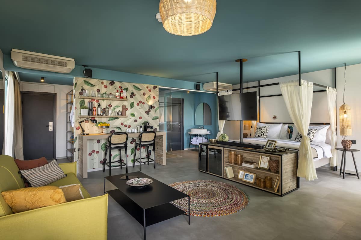 Desk, cots/infant beds, free WiFi, bed sheets