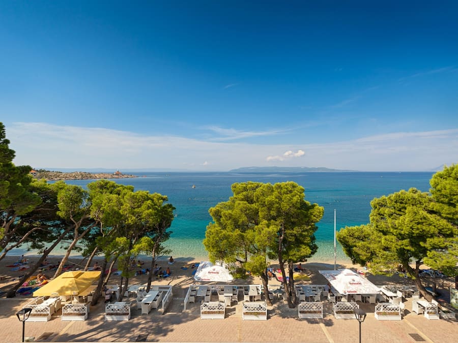 Beach nearby, beach towels, beach bar
