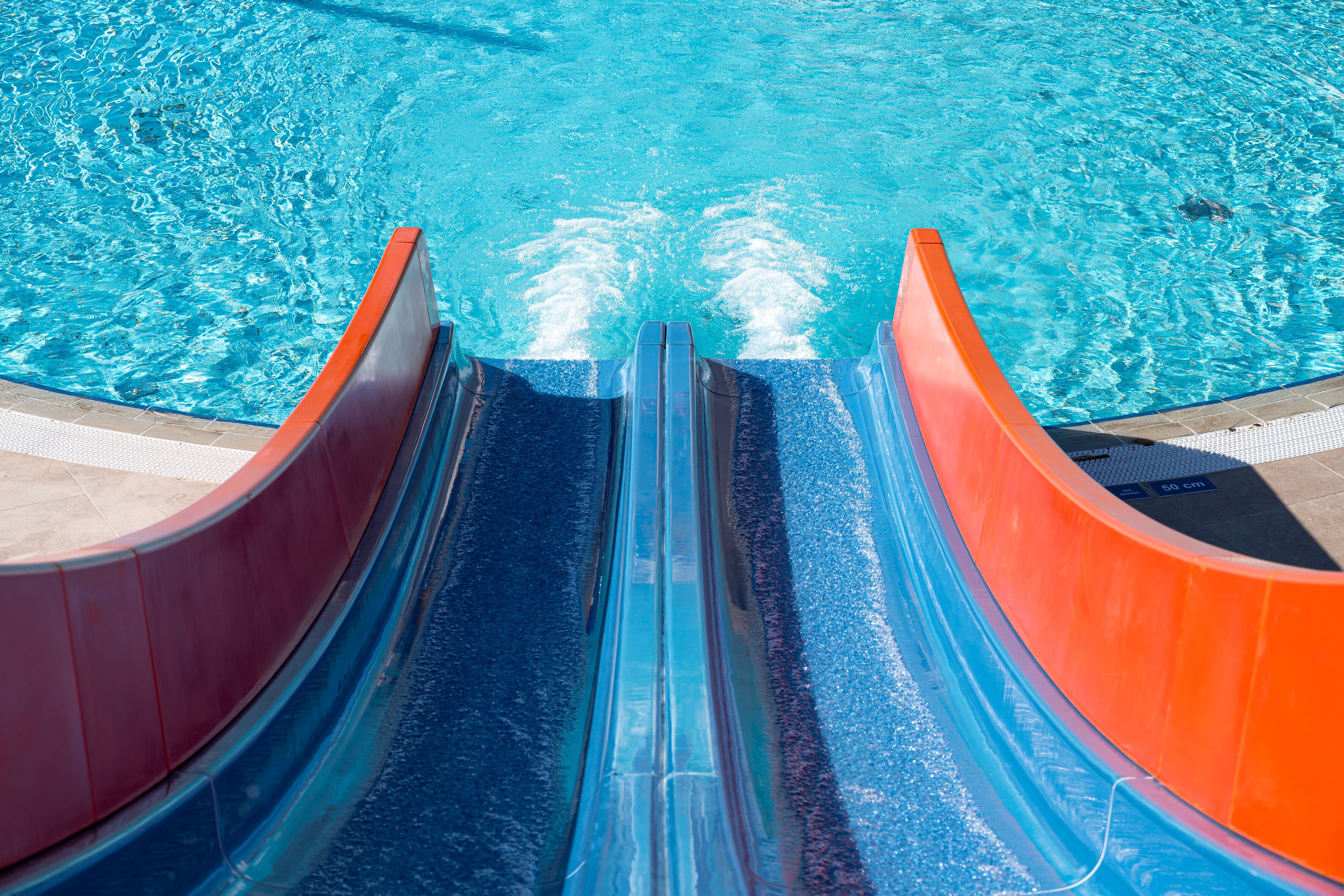 室內泳池、季節性室外泳池；免費小屋、泳池傘