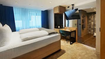 Deluxe Double Room | Minibar, desk, laptop workspace, free WiFi