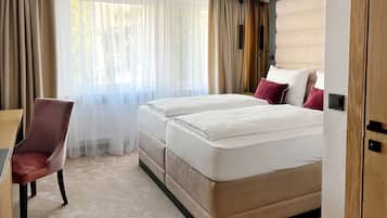 Double Room | Desk, laptop workspace, free WiFi, bed sheets