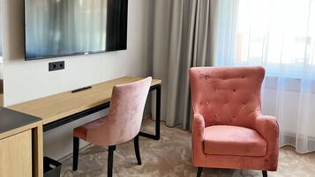 Double Room | Desk, laptop workspace, free WiFi, bed sheets