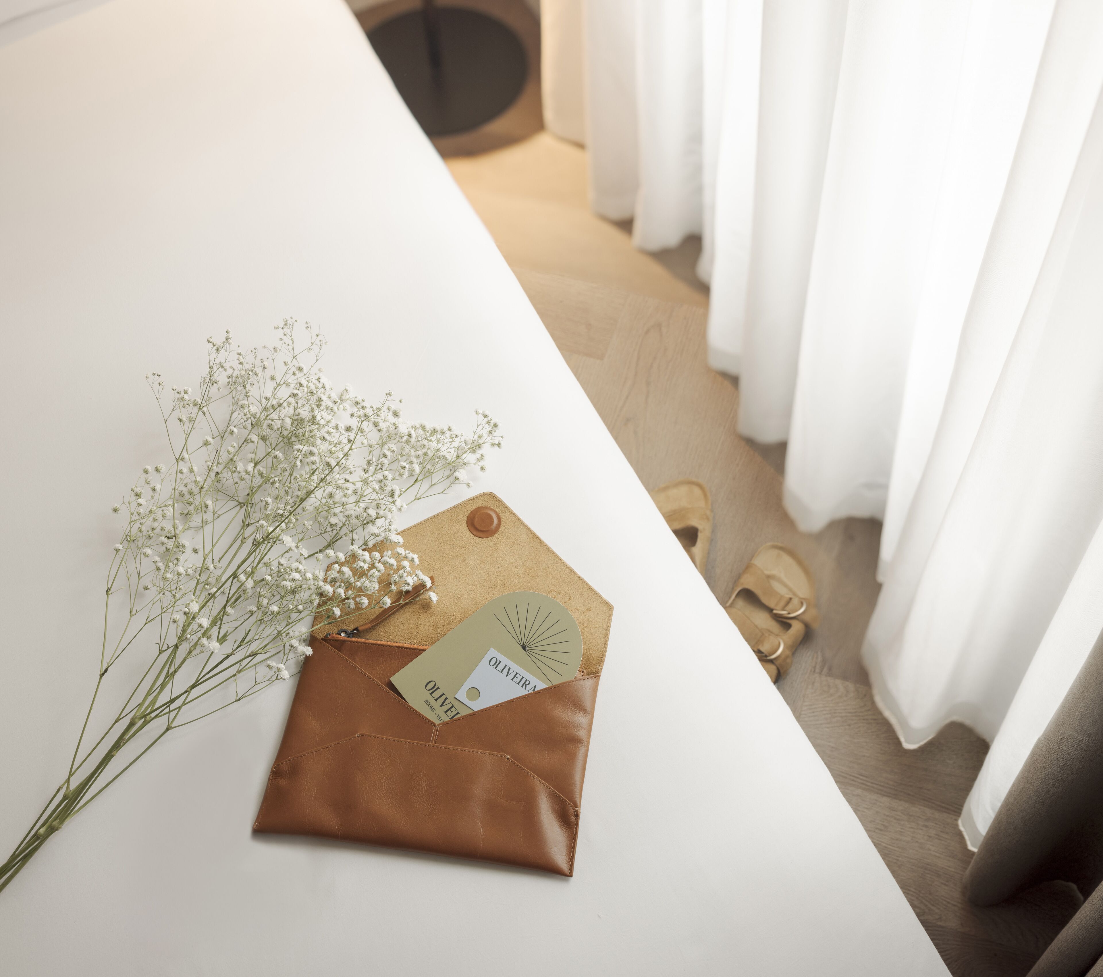 oliveira room | minibar, desk, blackout curtains, soundproofing