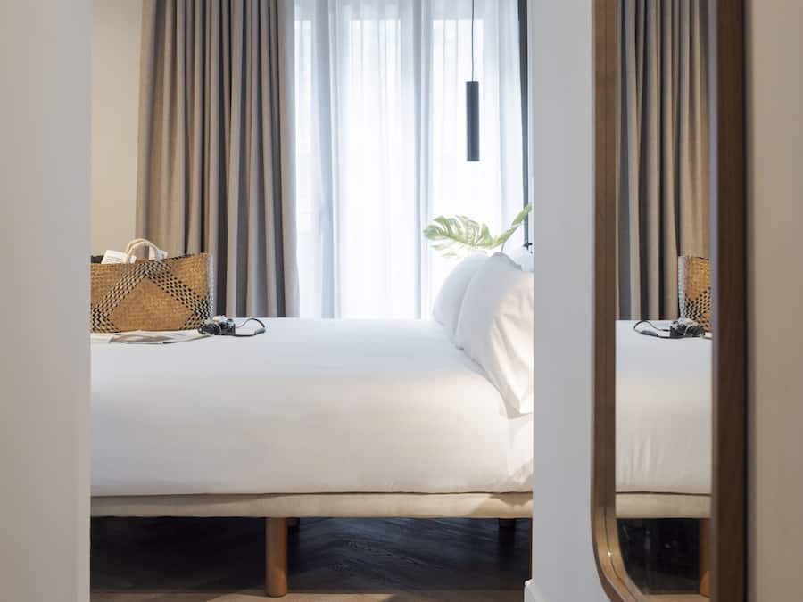 Minibar, skrivebord, blendingsgardiner og lydisolert