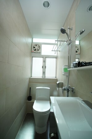 Single Room, Shared Bathroom | Bathroom | Hair dryer, towels - ALOHAS Hostel (Kowloon)
