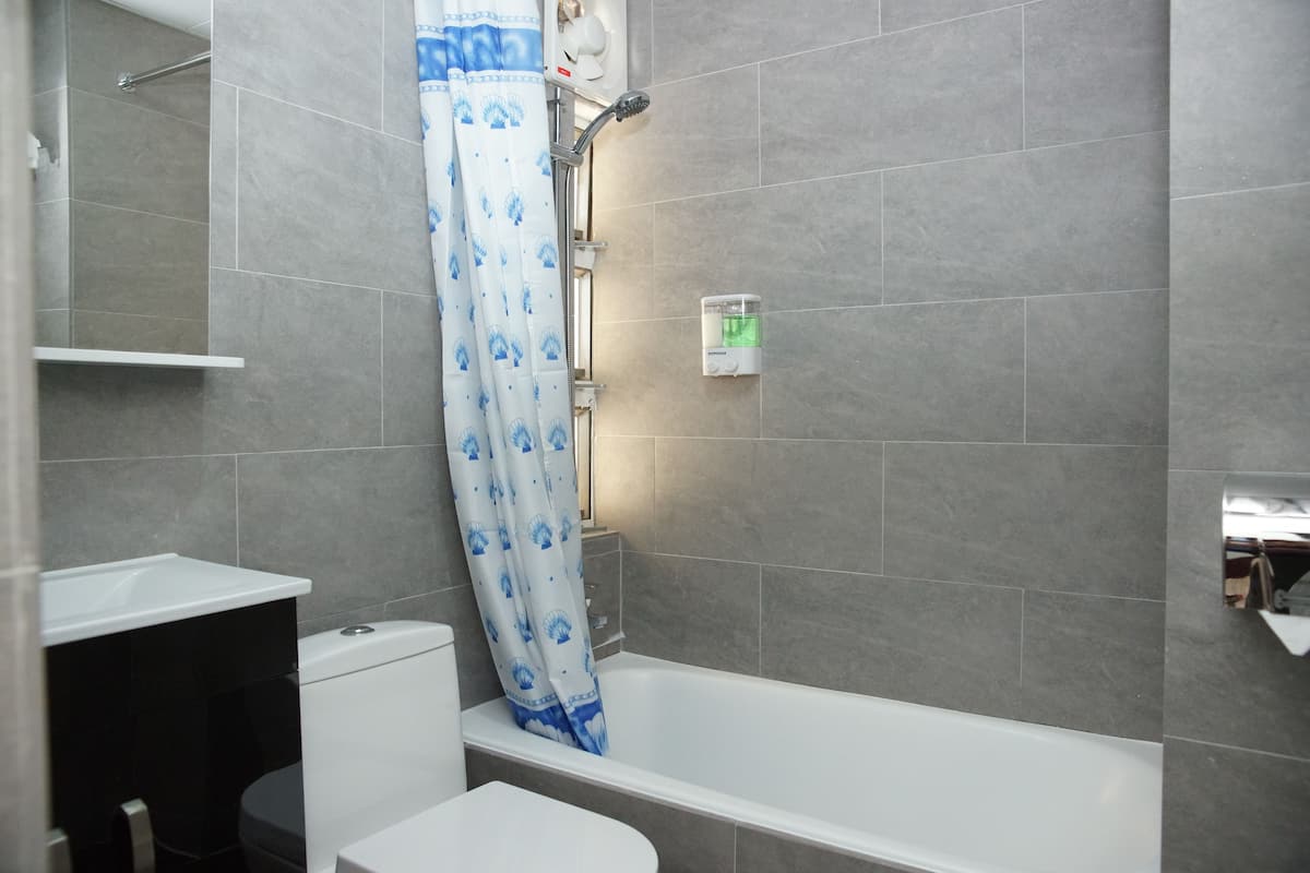 Family Triple Room | Bathroom | Hair dryer, towels