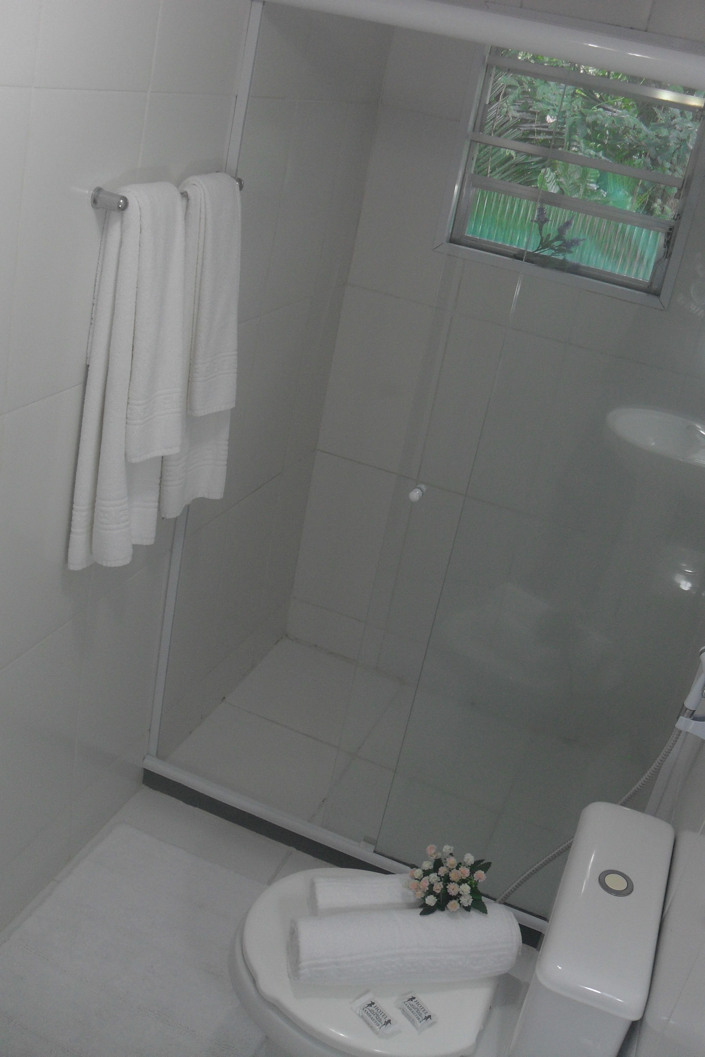 double room standard | bathroom | shower, free toiletries, towels